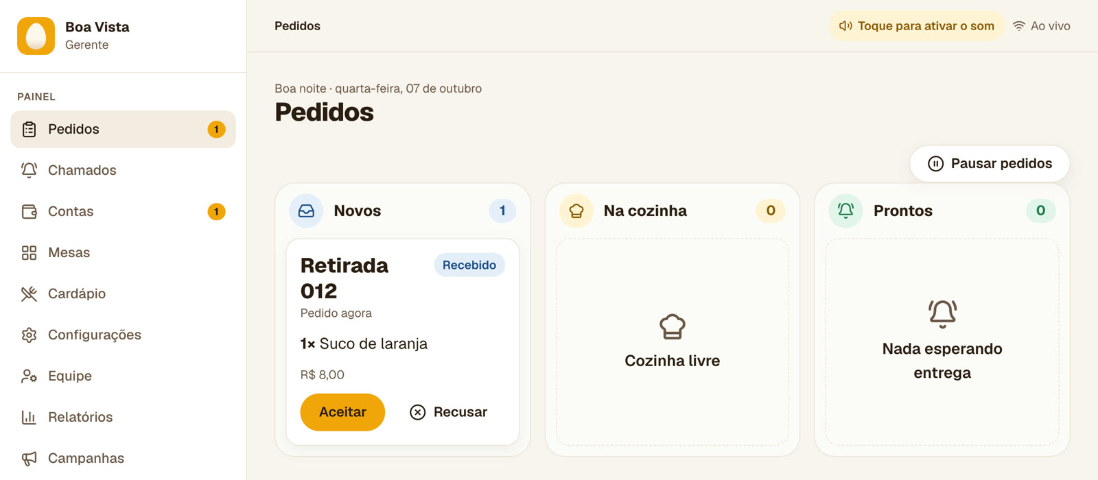 Painel do estabelecimento: colunas Novos, Na cozinha e Prontos, com um pedido de retirada esperando aceite